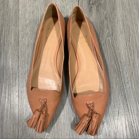 New Banana Republic Pointed Tassel Flats size 6.5 - Picture 1 of 6